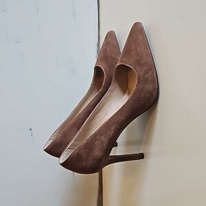 NWOT Banana Republic 6 Neutral / Nude Pumps